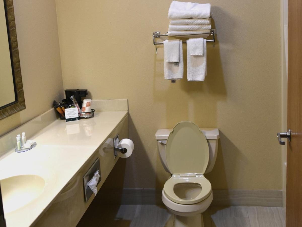Quality Inn & Suites Brooks Louisville South Exteriör bild